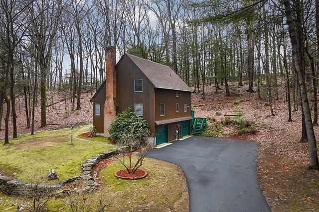 62 Peabody Lane, Greenfield, MA 01301