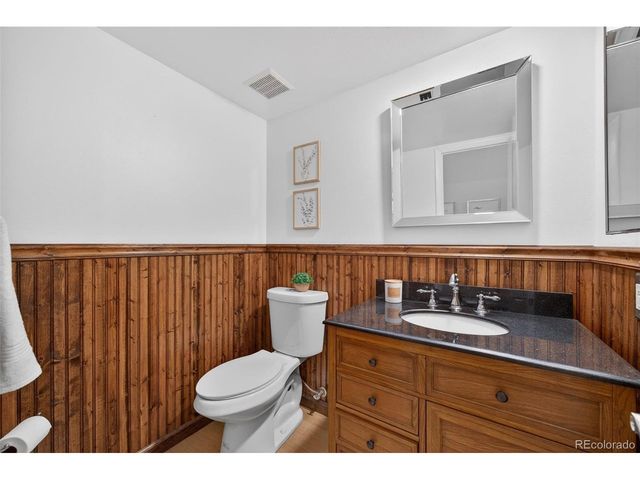 4250 S Olive St 111, Denver, CO 80237