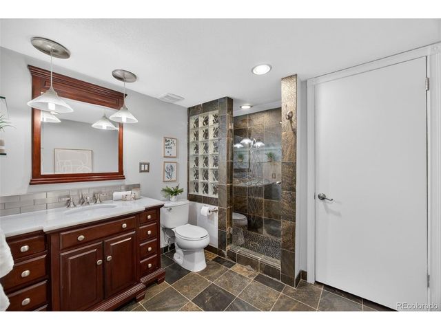 4250 S Olive St 111, Denver, CO 80237