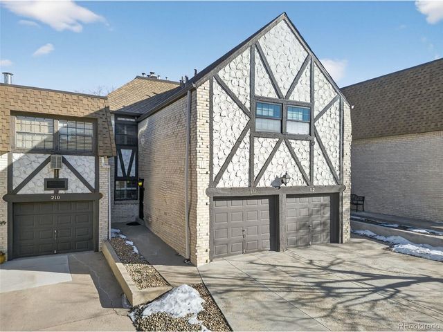 4250 S Olive St 111, Denver, CO 80237