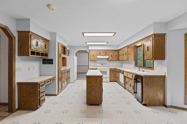 12083 Dogwood Street NW, Coon Rapids, MN 55448