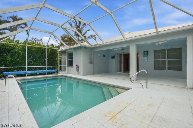 295 Stanhope CIR, Naples, FL 34104
