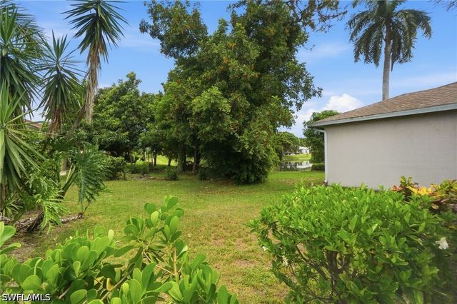295 Stanhope CIR, Naples, FL 34104