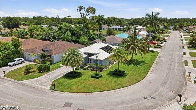 295 Stanhope CIR, Naples, FL 34104
