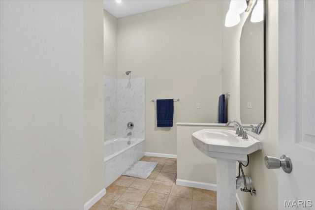 3016 Devilla Trail 23A, St Charles, MO 63301