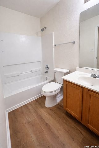 10354 Oakwood Crest, San Antonio, TX 78245