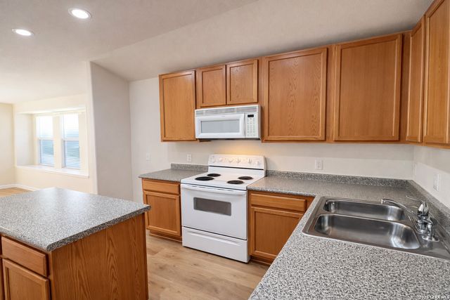 10354 Oakwood Crest, San Antonio, TX 78245