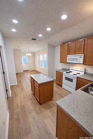 10354 Oakwood Crest, San Antonio, TX 78245