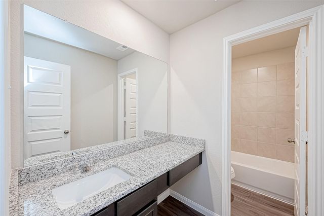 811 Gavin Walker Drive, Rosharon, TX 77583