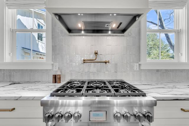 546 Center Street, Mount Pleasant, SC 29464