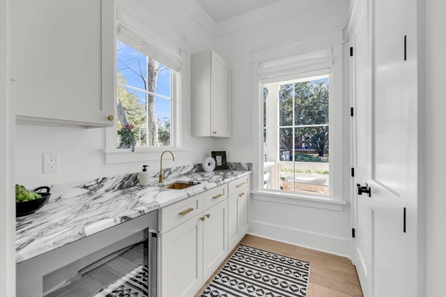 546 Center Street, Mount Pleasant, SC 29464