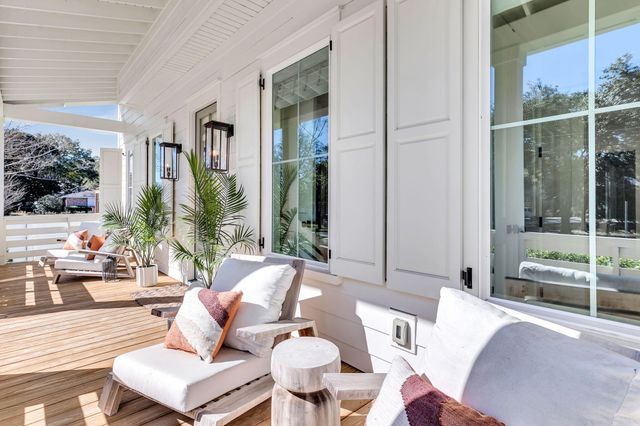 546 Center Street, Mount Pleasant, SC 29464