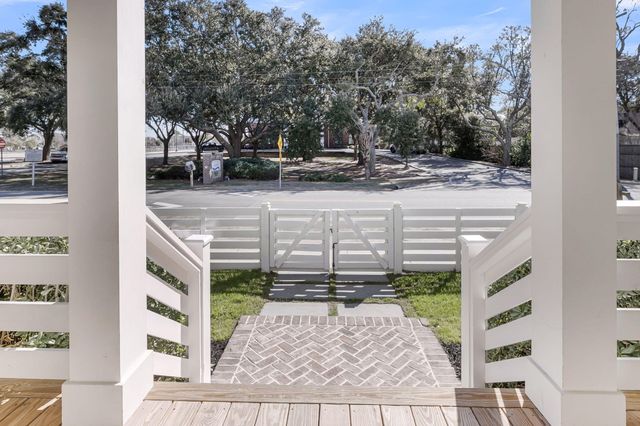 546 Center Street, Mount Pleasant, SC 29464