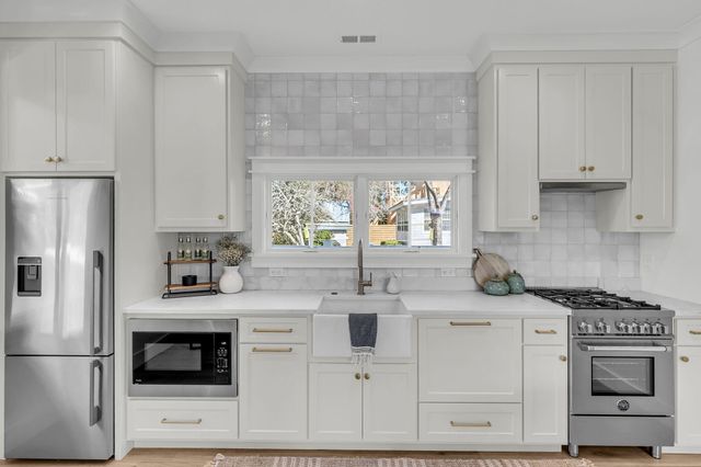 546 Center Street, Mount Pleasant, SC 29464