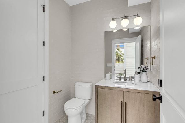 546 Center Street, Mount Pleasant, SC 29464