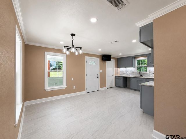 2216 N Ross, Tyler, TX 75702