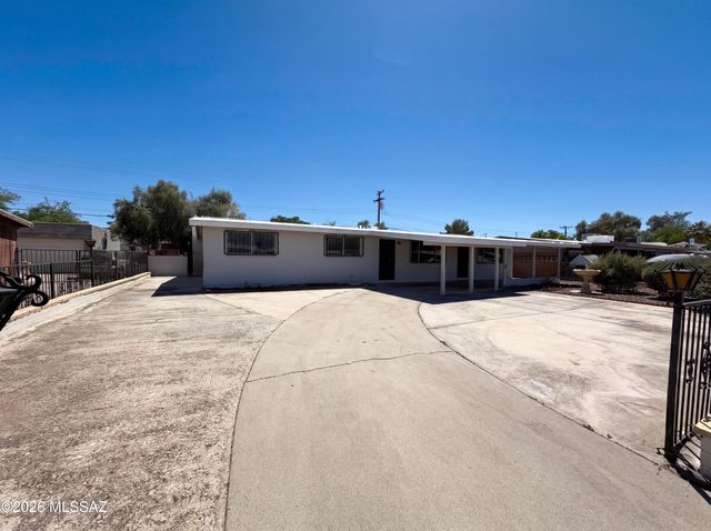 1133 W Edgewater Drive, Tucson, AZ 85704