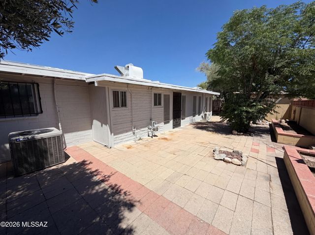 1133 W Edgewater Drive, Tucson, AZ 85704