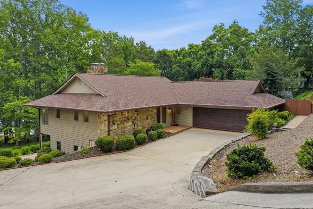 1052 Lakemont Drive, Gainesville, GA 30501