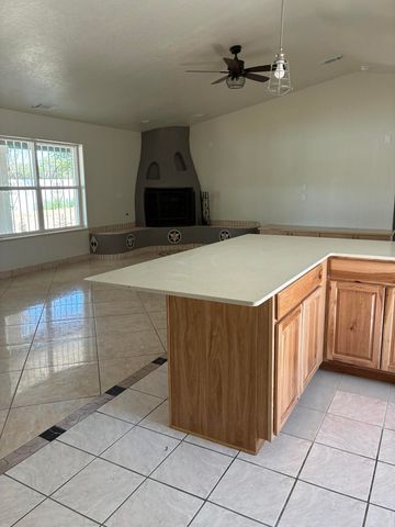 7515 Isleta Boulevard SW, Albuquerque, NM 87105