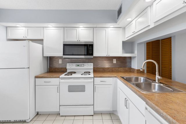 12962 Briarlake Drive 103, Palm Beach Gardens, FL 33418