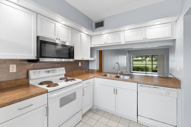 12962 Briarlake Drive 103, Palm Beach Gardens, FL 33418