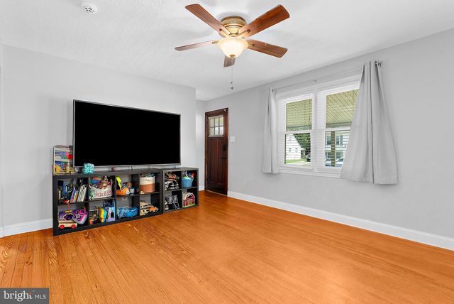 212 LAKE RD, Pasadena, MD 21122
