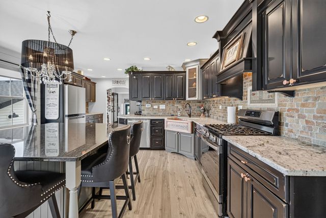 24608 S 88th Avenue, Frankfort, IL 60423