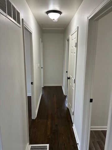 1611 Queens Ridge Way, Independence, MO 64050