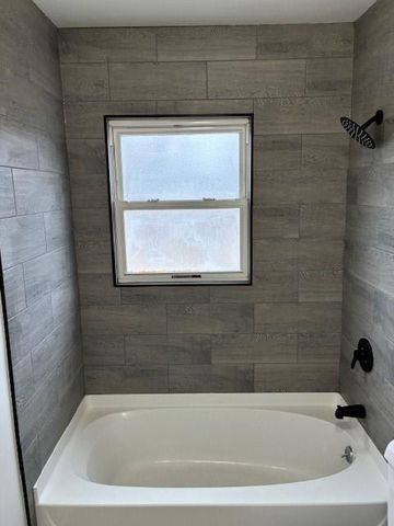 1611 Queens Ridge Way, Independence, MO 64050