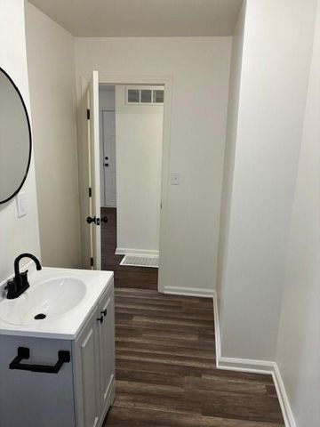 1611 Queens Ridge Way, Independence, MO 64050