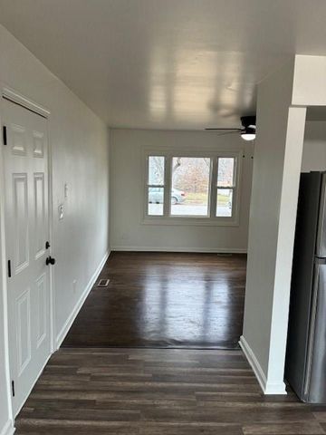 1611 Queens Ridge Way, Independence, MO 64050