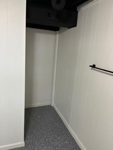 1611 Queens Ridge Way, Independence, MO 64050