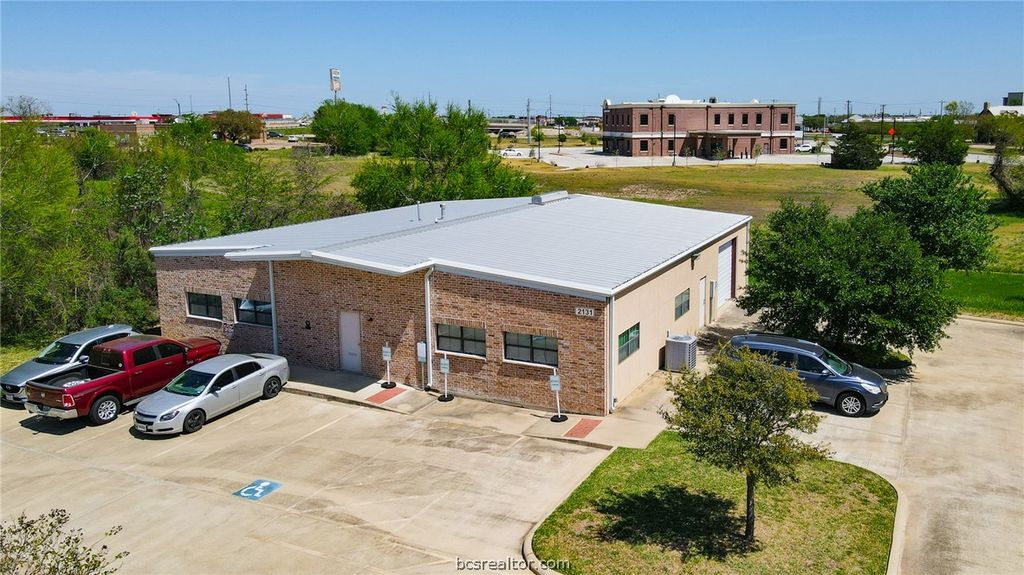 2131 West Briargate Drive, Bryan, TX 77802 — exterior