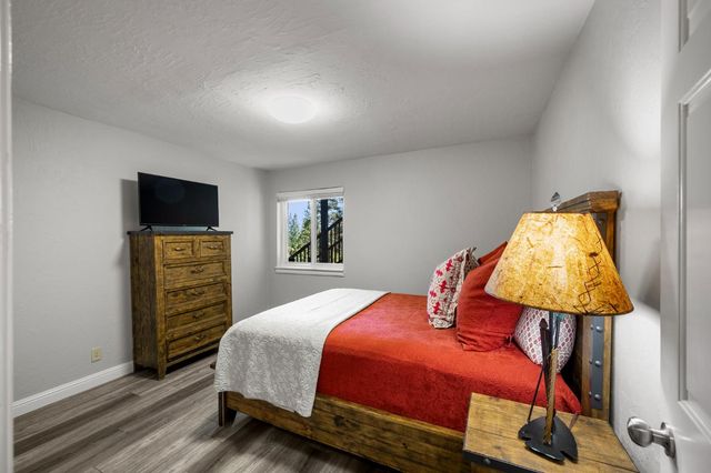 923 Bear Run Way, Arnold, CA 95223