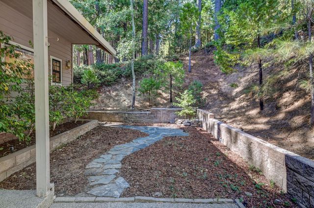 923 Bear Run Way, Arnold, CA 95223