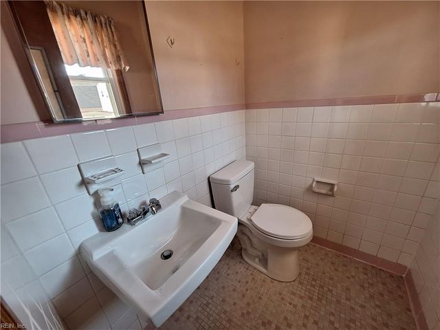 1400 Misty CT, Chesapeake, VA 23323