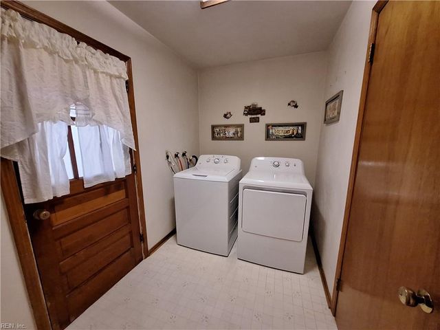 1400 Misty CT, Chesapeake, VA 23323