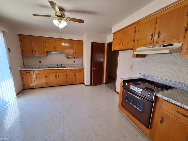 1400 Misty CT, Chesapeake, VA 23323