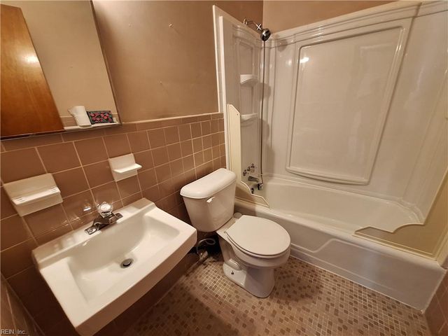 1400 Misty CT, Chesapeake, VA 23323