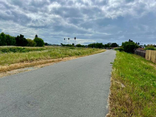 415 Spruce Circle, Watsonville, CA 95076