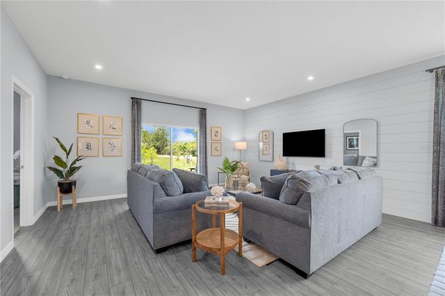 421 SHOREVIEW SANDS AVENUE, Mascotte, FL 34753