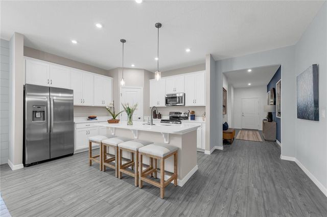 421 SHOREVIEW SANDS AVENUE, Mascotte, FL 34753