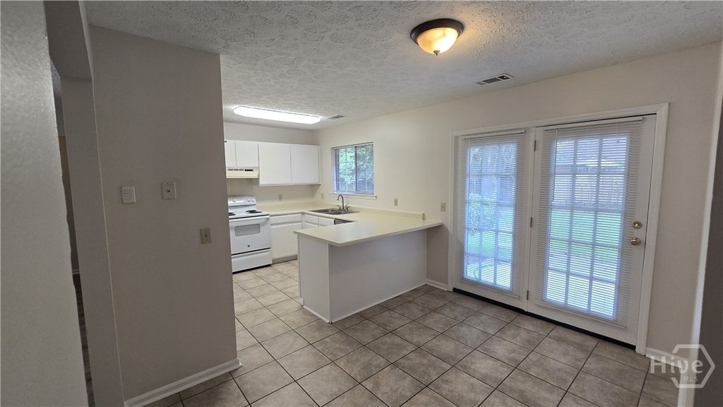 Image 4 of property listing at 3 Gunpowder Court, Savannah, GA 31410