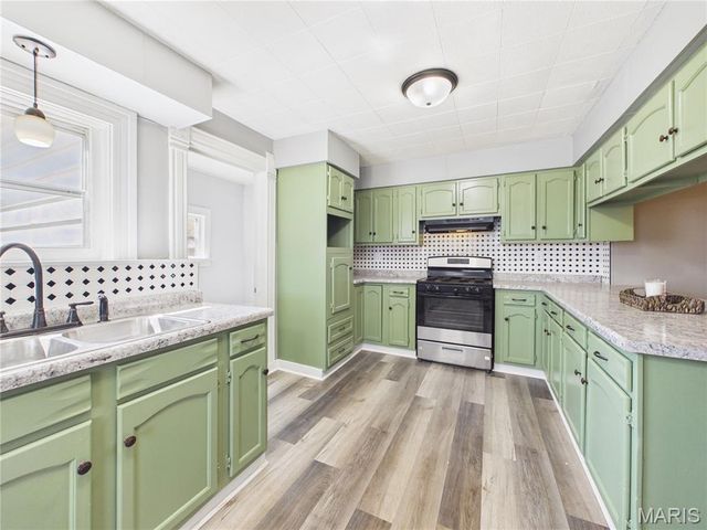 3 S Hickory Street, Dexter, MO 63841