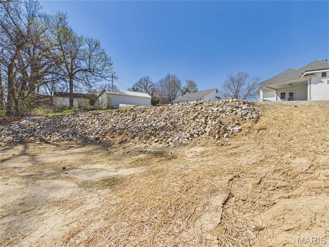 3 S Hickory Street, Dexter, MO 63841