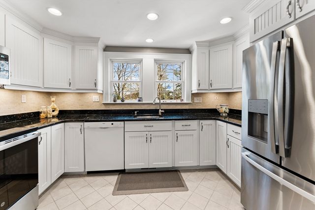 1052 Greendale Ave, Needham, MA 02492
