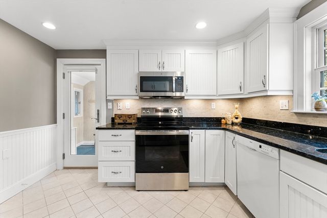 1052 Greendale Ave, Needham, MA 02492