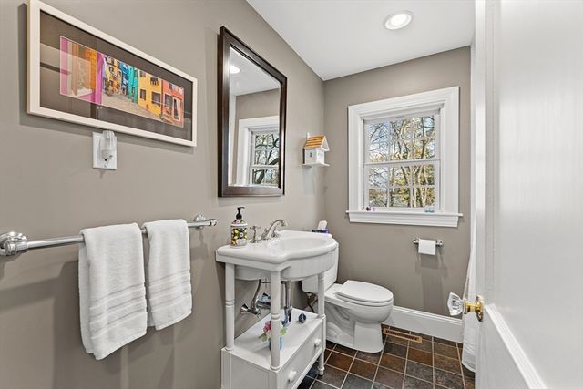 1052 Greendale Ave, Needham, MA 02492