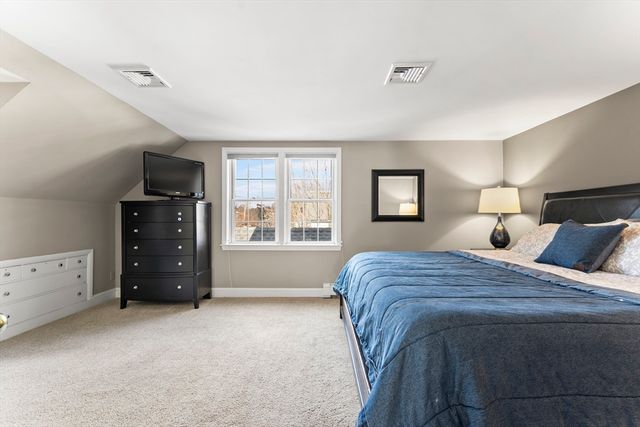 1052 Greendale Ave, Needham, MA 02492